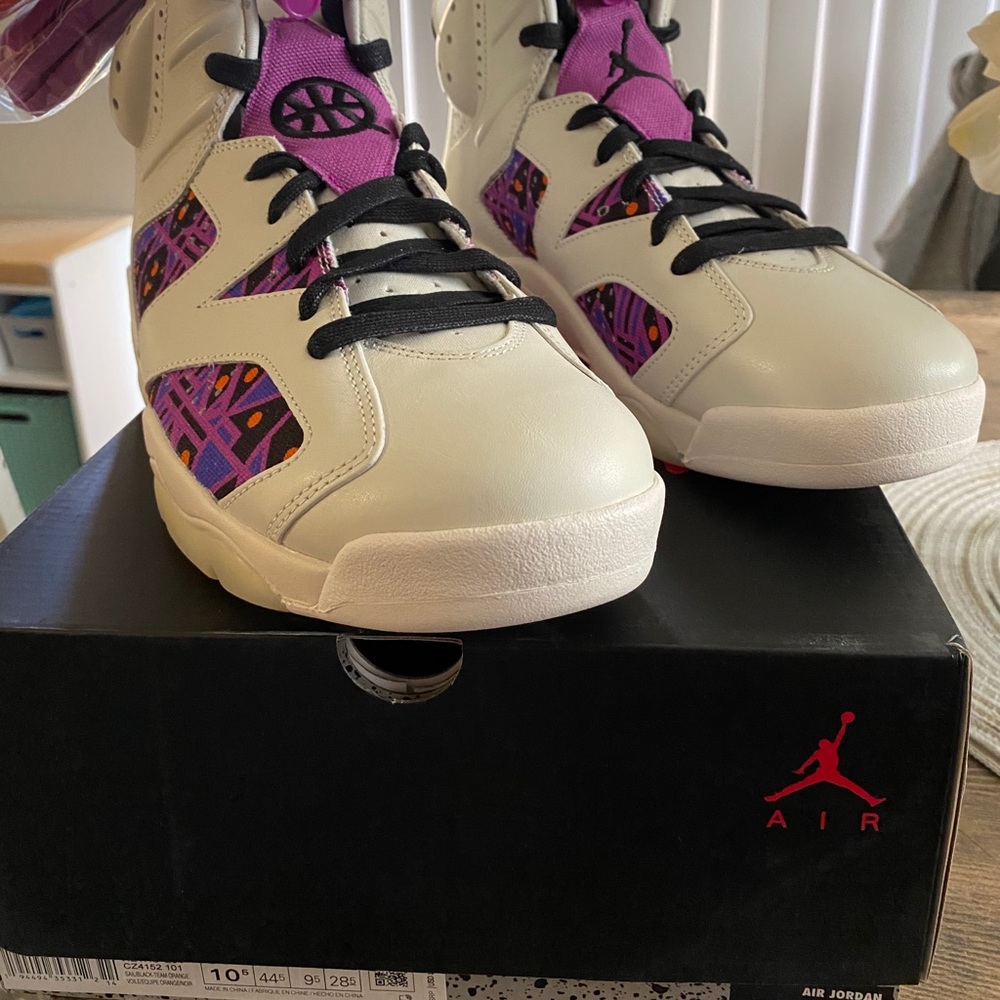 Limited Retro 6 Quai54 Sail Black